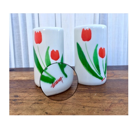 Vintage Tulip Salt and Pepper Shakers - Picture 2 of 8